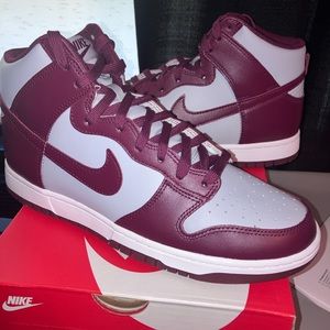 Nike Dunk “Beetroot” Size 9.5